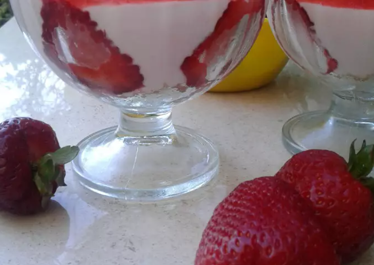 Cheesecake de frutillas en copas