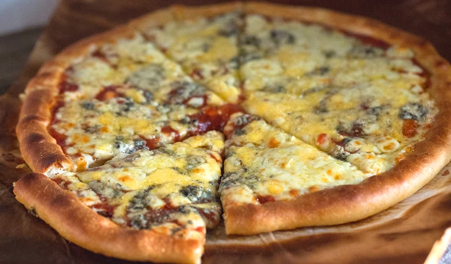 Pizza 3 quesos 	